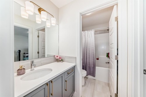 35 Waterford Manor, Chestermere, AB - Indoor Photo Showing Bathroom