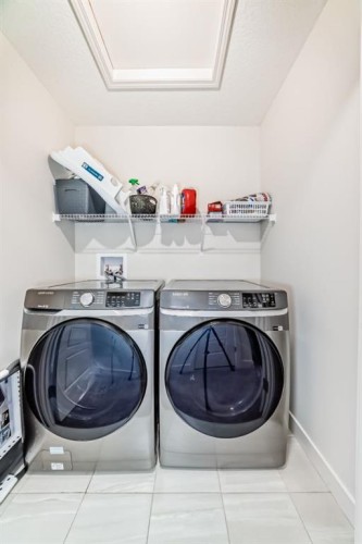 35 Waterford Manor, Chestermere, AB - Indoor Photo Showing Laundry Room