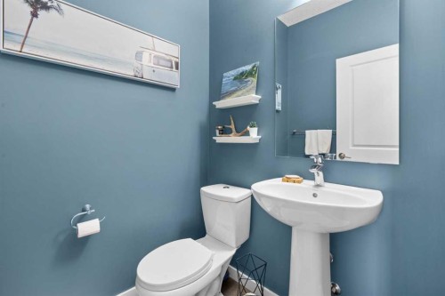 534 River Heights Crescent, Cochrane, AB - Indoor Photo Showing Bathroom