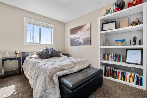 534 River Heights Crescent, Cochrane, AB - Indoor Photo Showing Bedroom