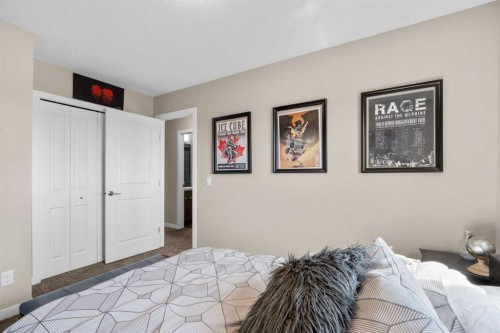 534 River Heights Crescent, Cochrane, AB - Indoor Photo Showing Bedroom