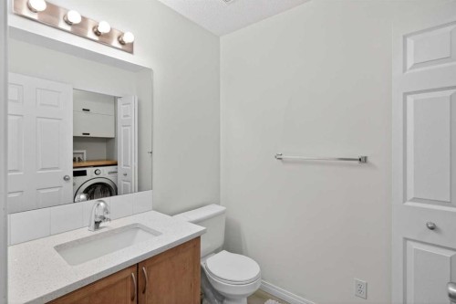 8050 Cougar Ridge Avenue Sw, Calgary, AB - Indoor Photo Showing Bathroom