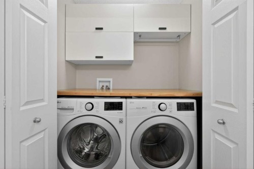8050 Cougar Ridge Avenue Sw, Calgary, AB - Indoor Photo Showing Laundry Room
