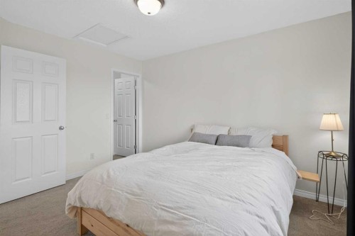 8050 Cougar Ridge Avenue Sw, Calgary, AB - Indoor Photo Showing Bedroom