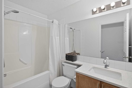 8050 Cougar Ridge Avenue Sw, Calgary, AB - Indoor Photo Showing Bathroom