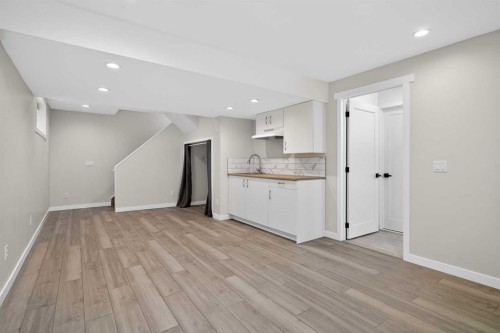 8050 Cougar Ridge Avenue Sw, Calgary, AB - Indoor Photo Showing Kitchen