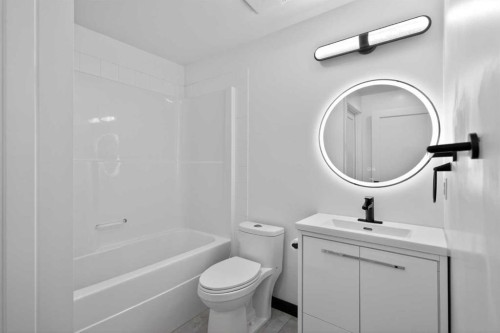 8050 Cougar Ridge Avenue Sw, Calgary, AB - Indoor Photo Showing Bathroom