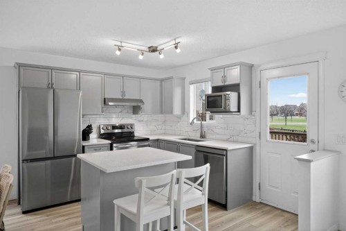 8050 Cougar Ridge Avenue Sw, Calgary, AB - Indoor Photo Showing Kitchen With Stainless Steel Kitchen With Upgraded Kitchen