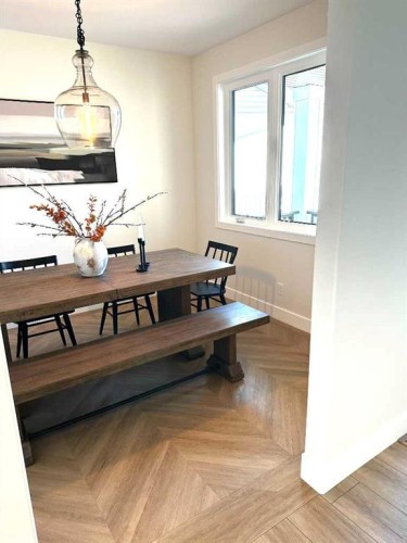15 Valley Stream Manor Nw, Calgary, AB - Indoor Photo Showing Dining Room