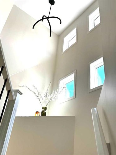 15 Valley Stream Manor Nw, Calgary, AB - Indoor