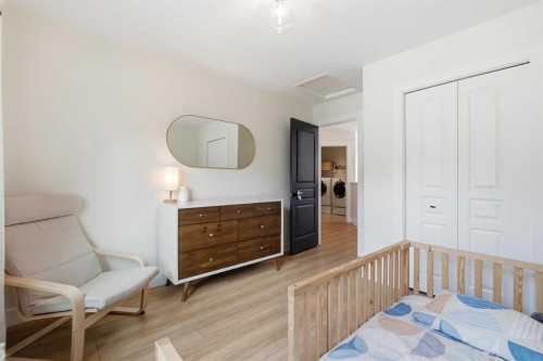 15 Valley Stream Manor Nw, Calgary, AB - Indoor Photo Showing Bedroom