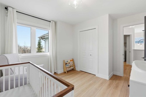 15 Valley Stream Manor Nw, Calgary, AB - Indoor Photo Showing Bedroom