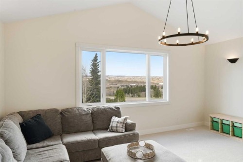 15 Valley Stream Manor Nw, Calgary, AB - Indoor Photo Showing Living Room