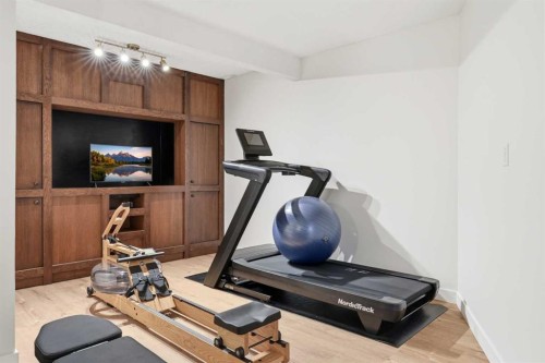 15 Valley Stream Manor Nw, Calgary, AB - Indoor Photo Showing Other Room