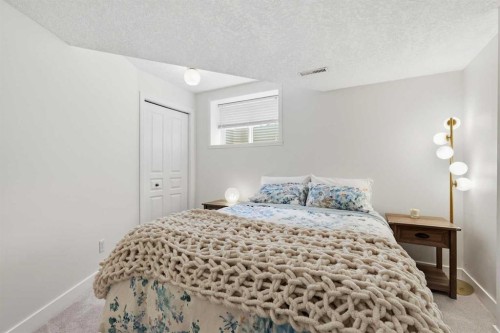 15 Valley Stream Manor Nw, Calgary, AB - Indoor Photo Showing Gym Room