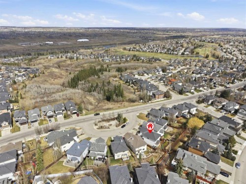 15 Valley Stream Manor Nw, Calgary, AB - 