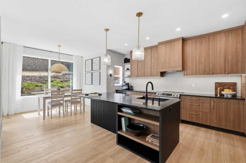15 Valley Stream Manor Nw, Calgary, AB - Indoor Photo Showing Kitchen