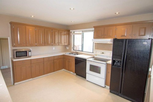 2716 Cedar Ridge Drive Sw, Calgary, AB 