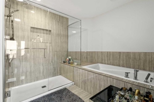 52 Evansfield Manor Nw, Calgary, AB - Indoor Photo Showing Bathroom