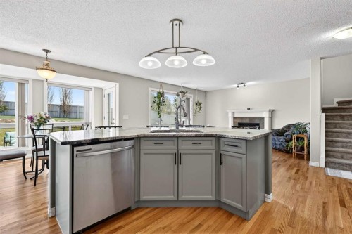 99 Evansmeade Crescent Nw, Calgary, AB - Indoor Photo Showing Kitchen