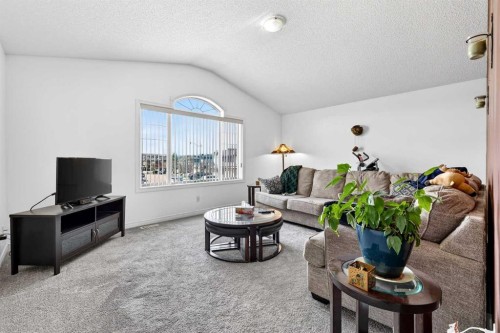 99 Evansmeade Crescent Nw, Calgary, AB - Indoor Photo Showing Living Room