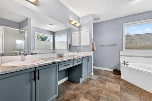 99 Evansmeade Crescent Nw, Calgary, AB - Indoor Photo Showing Bathroom