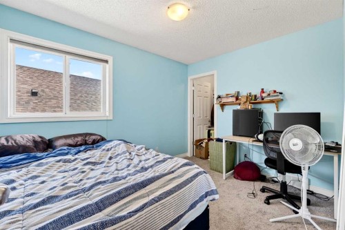 99 Evansmeade Crescent Nw, Calgary, AB - Indoor Photo Showing Bedroom