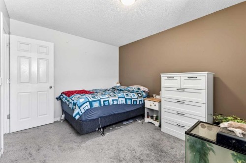 99 Evansmeade Crescent Nw, Calgary, AB - Indoor Photo Showing Bedroom