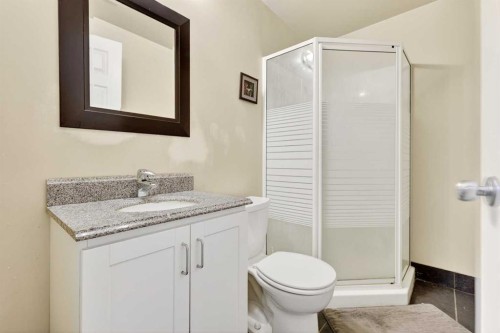 99 Evansmeade Crescent Nw, Calgary, AB - Indoor Photo Showing Bathroom