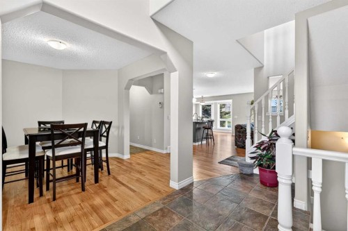 99 Evansmeade Crescent Nw, Calgary, AB - Indoor Photo Showing Dining Room