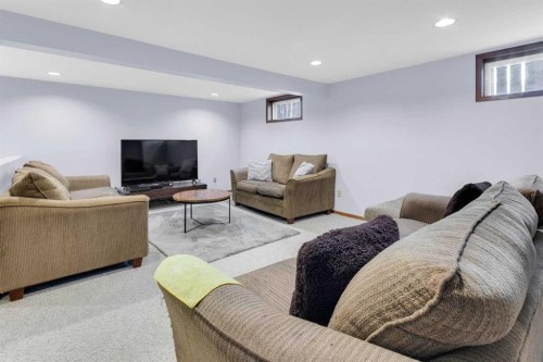 549 Rundleville Place Ne, Calgary, AB - Indoor