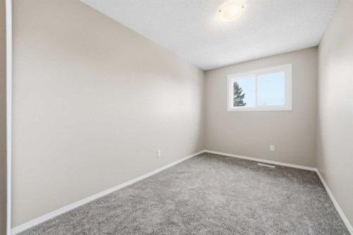 92-203 Lynnview Road Se, Calgary, AB - Indoor Photo Showing Other Room