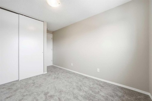 92-203 Lynnview Road Se, Calgary, AB - Indoor Photo Showing Other Room