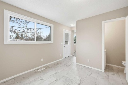 92-203 Lynnview Road Se, Calgary, AB - Indoor Photo Showing Other Room