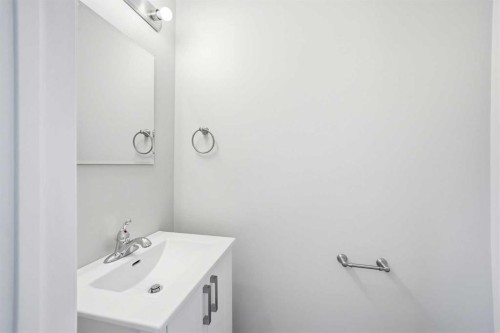 92-203 Lynnview Road Se, Calgary, AB - Indoor Photo Showing Bathroom