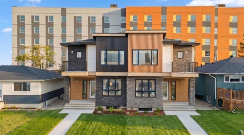121 42 Avenue Ne, Calgary, AB - Outdoor With Facade