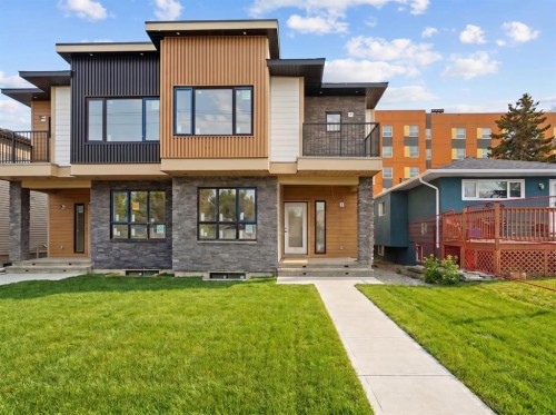 121 42 Avenue Ne, Calgary, AB - Outdoor With Balcony