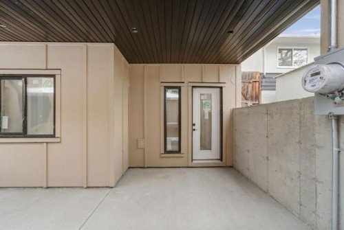 121 42 Avenue Ne, Calgary, AB - Outdoor With Exterior