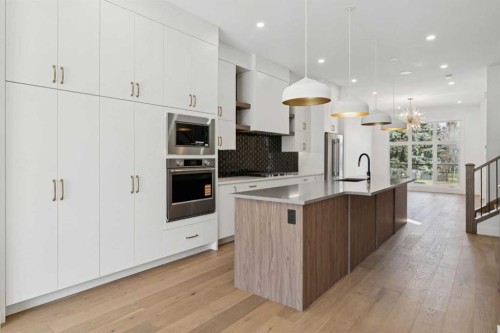 645 36 Street Sw, Calgary, AB - Indoor Photo Showing Kitchen With Upgraded Kitchen
