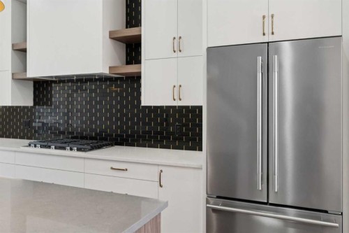 645 36 Street Sw, Calgary, AB - Indoor Photo Showing Kitchen With Upgraded Kitchen