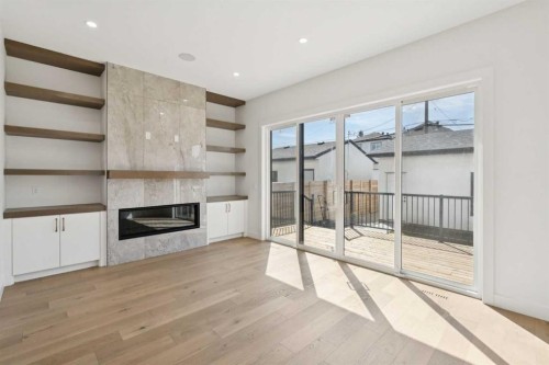 645 36 Street Sw, Calgary, AB - Indoor With Fireplace