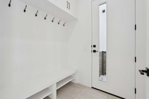 645 36 Street Sw, Calgary, AB - Indoor Photo Showing Other Room