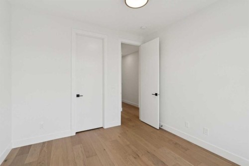 645 36 Street Sw, Calgary, AB - Indoor Photo Showing Other Room