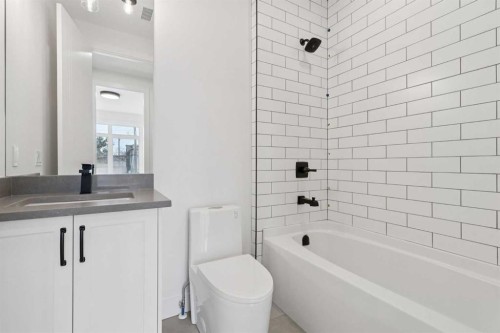 645 36 Street Sw, Calgary, AB - Indoor Photo Showing Bathroom