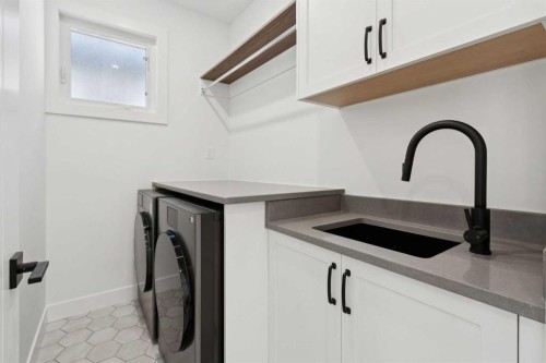 645 36 Street Sw, Calgary, AB - Indoor Photo Showing Laundry Room