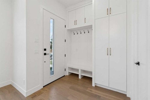 645 36 Street Sw, Calgary, AB - Indoor Photo Showing Other Room