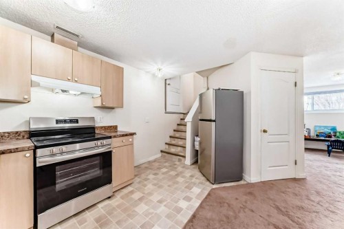 38 San Diego Way Ne, Calgary, AB - Indoor Photo Showing Kitchen
