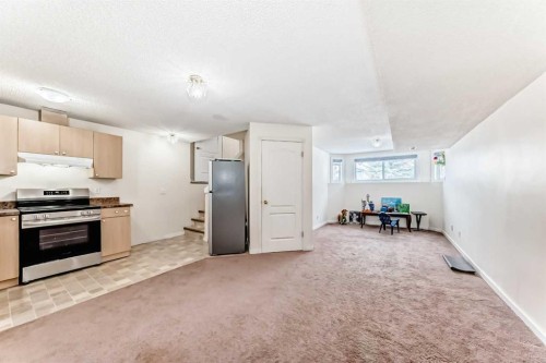 38 San Diego Way Ne, Calgary, AB - Indoor Photo Showing Kitchen