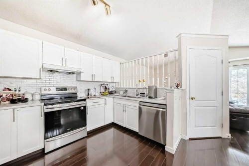38 San Diego Way Ne, Calgary, AB - Indoor Photo Showing Kitchen