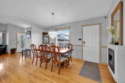 189 Applemead Close Se, Calgary, AB - Indoor Photo Showing Dining Room